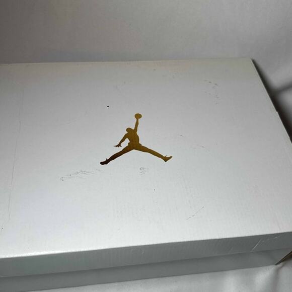 Size 9.5 - Wmns Air Jordan 11 Retro Midnight Navy Velvet Women's Shoes - Picture 10 of 10